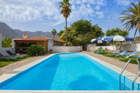 2 bedrooms house with shared pool enclosed garden and wifi at Buenavista del Norte 1 km away from the beach